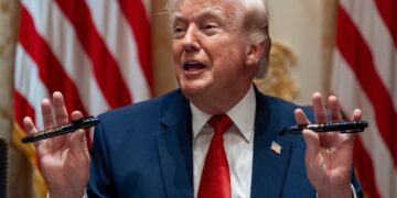 트럼프 “4월6일까지 안 친다”…이란 발전소 공격유예 열흘 더