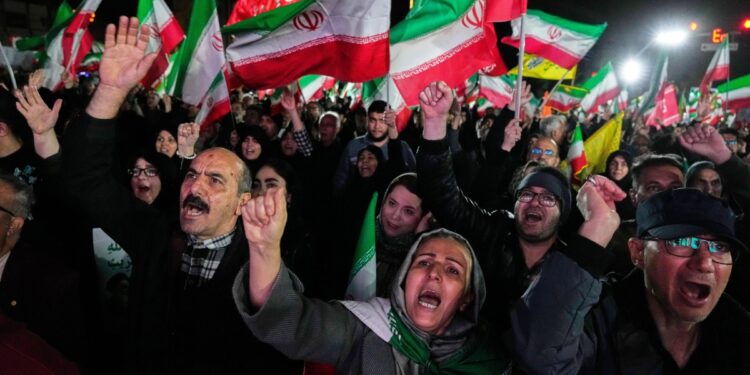 이란 “지상군 100만명 결집…美, 지옥 맛볼 것”