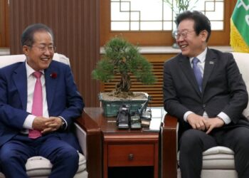 李대통령, 홍준표와 오찬… 1년전 약속 ‘막걸리’도 준비