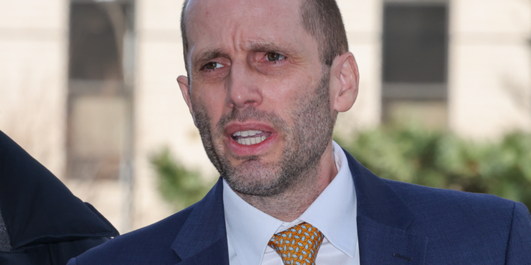 로저스 한국 쿠팡 임시 대표 또 주식 보상… 61억 규모