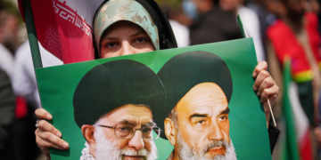 이란, 트럼프의 발전소·다리 공격 위협에 ‘인간 사슬 방패’로 맞서