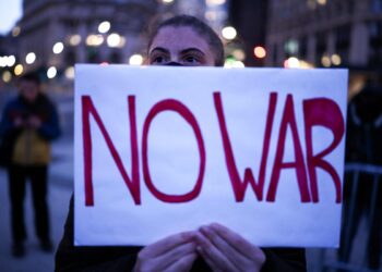 트럼프 휴전 합의 배경은? 중간선거 앞두고 유가 상승, 반전 여론 의식한 듯