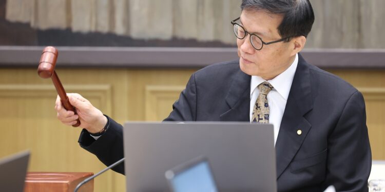 한은, 기준금리 2.5% 만장일치 동결… 전쟁發 ‘물가·환율·성장’ 딜레마(종합)