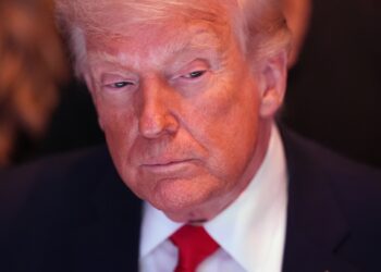 트럼프 “호르무즈 봉쇄 시작”…모든 선박 차단 지시