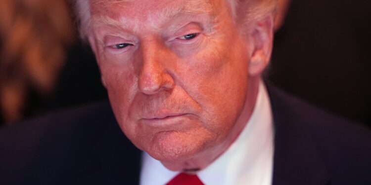 트럼프 “호르무즈 봉쇄 시작”…모든 선박 차단 지시