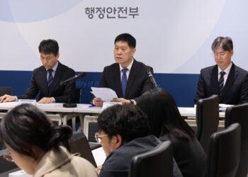 행안부 ‘부적격 정부포상’ 전면 취소 한다
