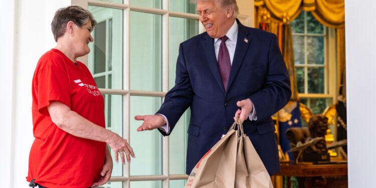 美, 다음주 그동안 걷은 관세 3분의 2 이상 돌려줘…석달뒤 복구?