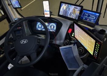 차선 변경·정차도 부드러워… “일반 버스처럼 편해, 계속 탈 듯”