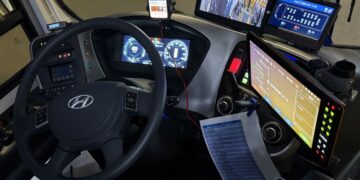 차선 변경·정차도 부드러워… “일반 버스처럼 편해, 계속 탈 듯”