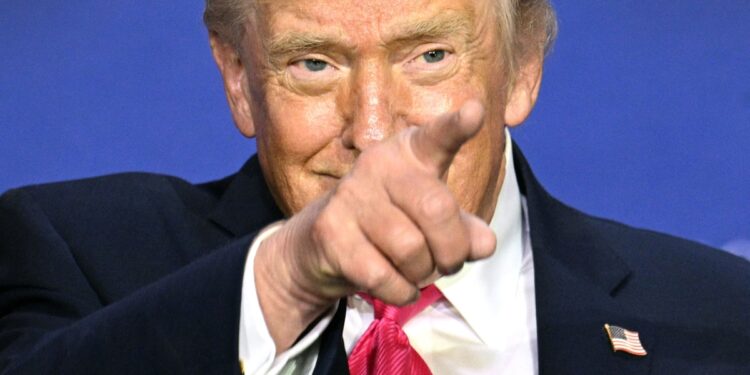 이란, ‘호르무즈 완전개방’ 발표… 트럼프 “땡큐”