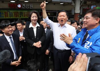 지선 승리·연임 노리는 정청래… 새달 원내대표·의장단 선거가 ‘가늠자’